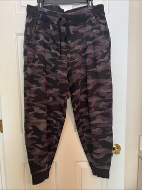 Athleta Triumph Printed Jogger